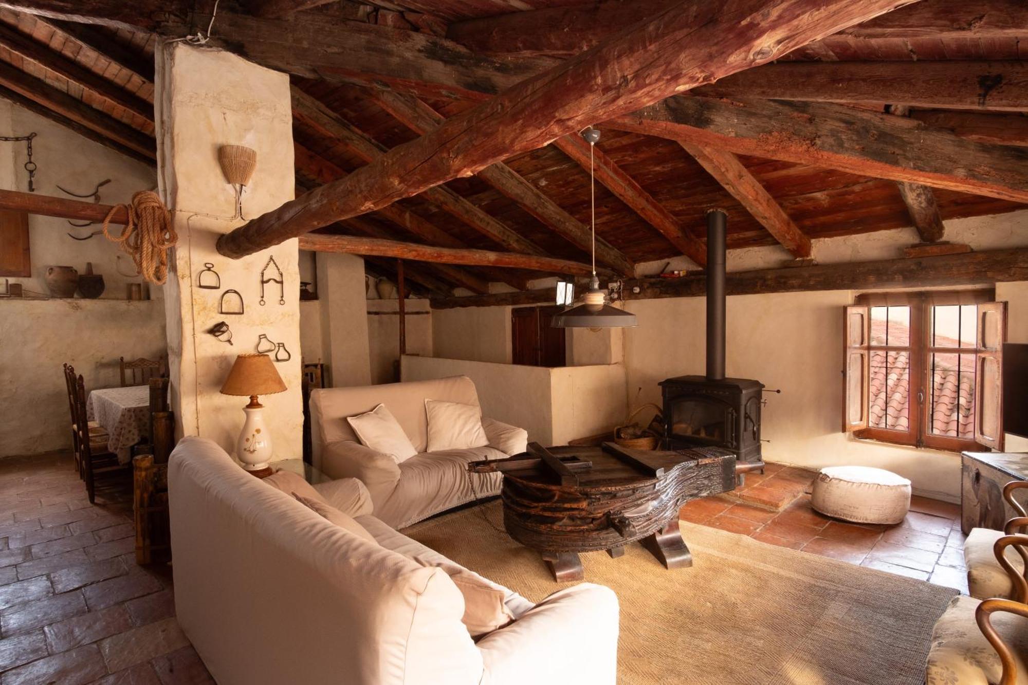 La Casa Amarilla * Rubielos De Mora